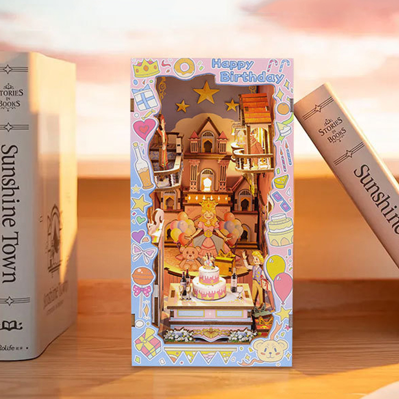 Model Kit House - DIY 木製ブックコーナー棚インサートキットハッピーバースデーケーキミニチュアモデルキット本棚ライトブックエンド付き友人ギフト用