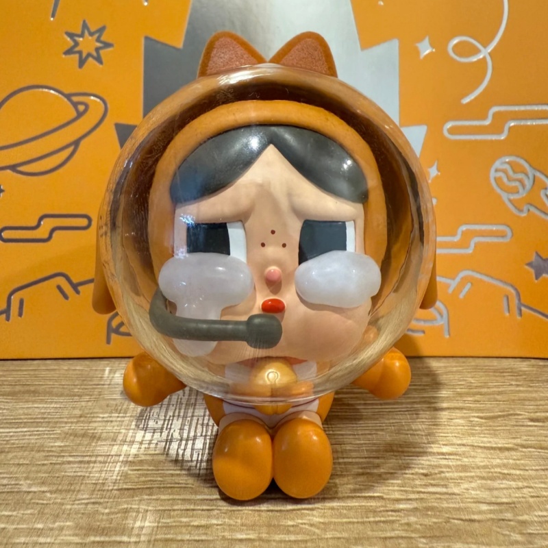 本物のポップマート クライベイビー スペースキャット オレン - Model Kit Figure のレビューと価格