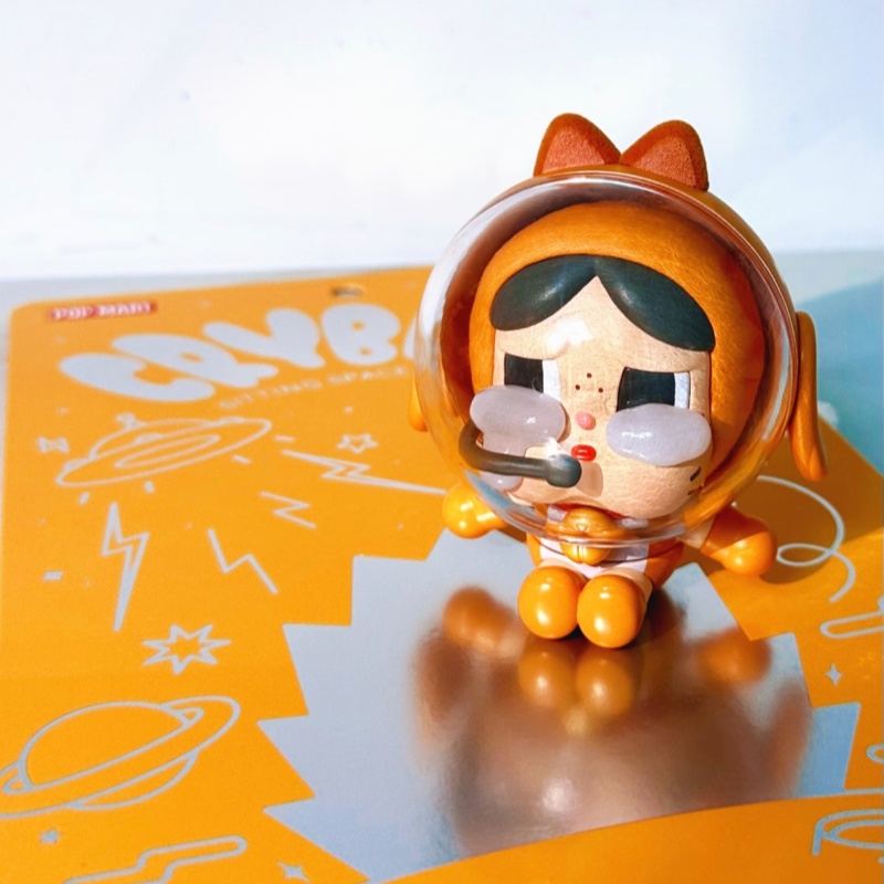 本物のポップマート クライベイビー スペースキャット オレン - Model Kit Figure のレビューと価格
